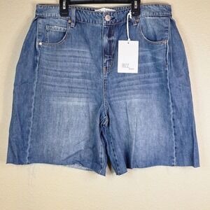 NWT 1822 Denim Loose Shorts Jeans Size 12/31 High Rise Med Wash Bermuda Raw Edge